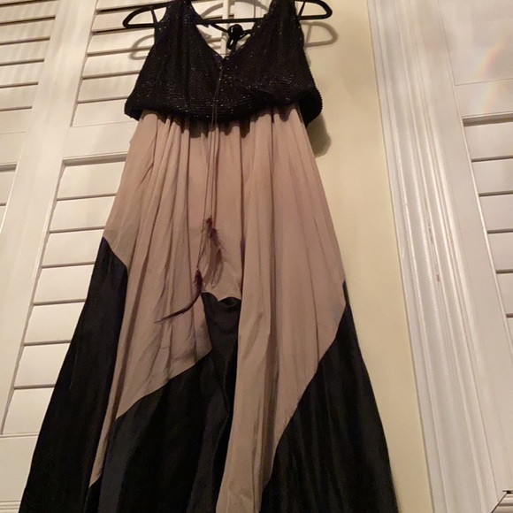 Black/Cream Long maxi balloon bottom dress - Picture 5 of 7